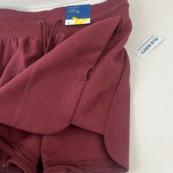 Old Navy Dynamic Fleece High Rise 3.5” Shorts, Medium - Picture 3 of 6